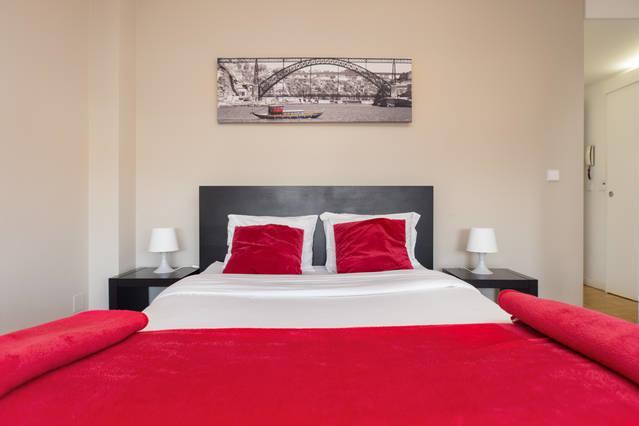 Low Cost Tourist Apartments - Casa Da Musica Porto Room photo